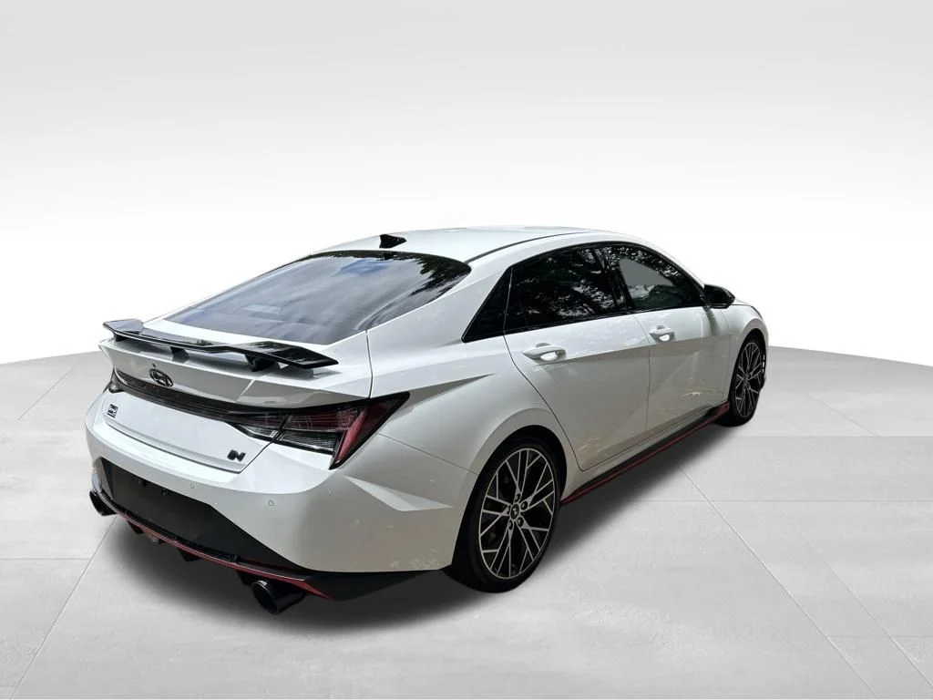 Used 2022 White Hyundai Base image 5