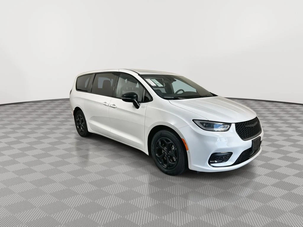 Used 2024 White Chrysler Select S Appearance image 2