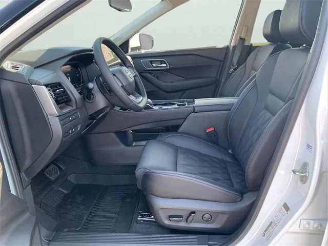 2026 Nissan Rogue Platinum - Photo 13