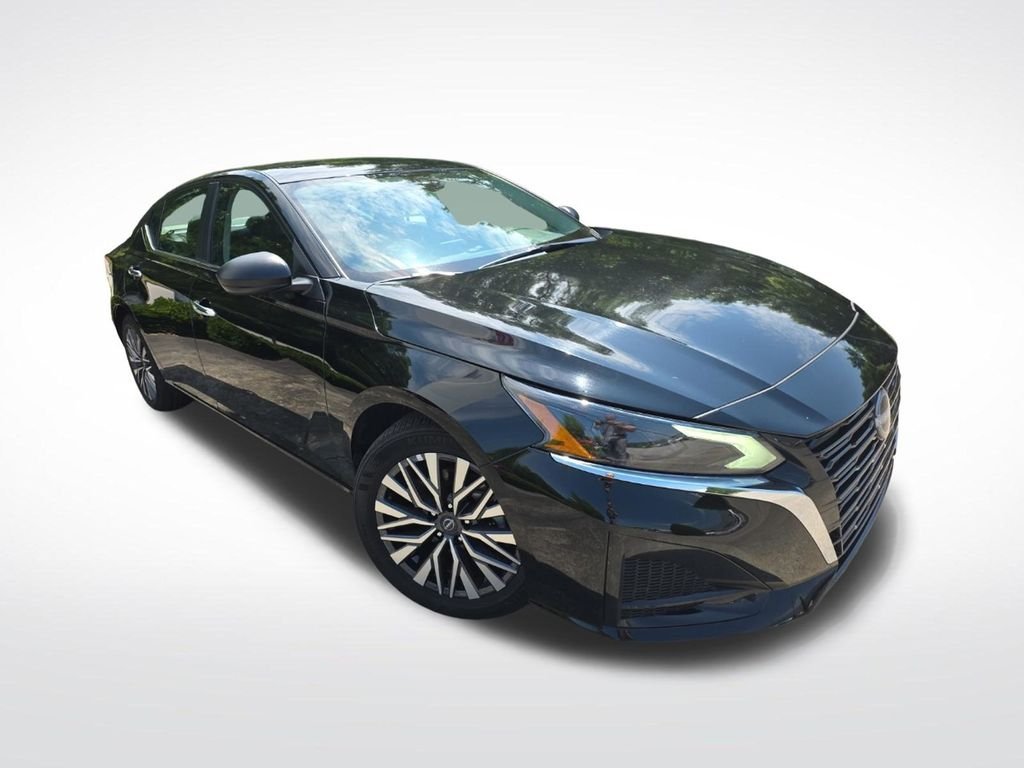 2025 Nissan Altima SV - Photo 9