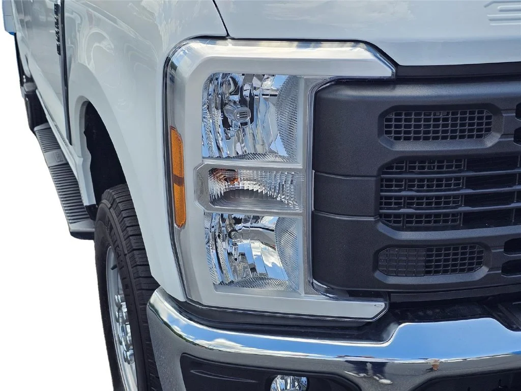 Used 2026 Oxford White Ford XL image 4