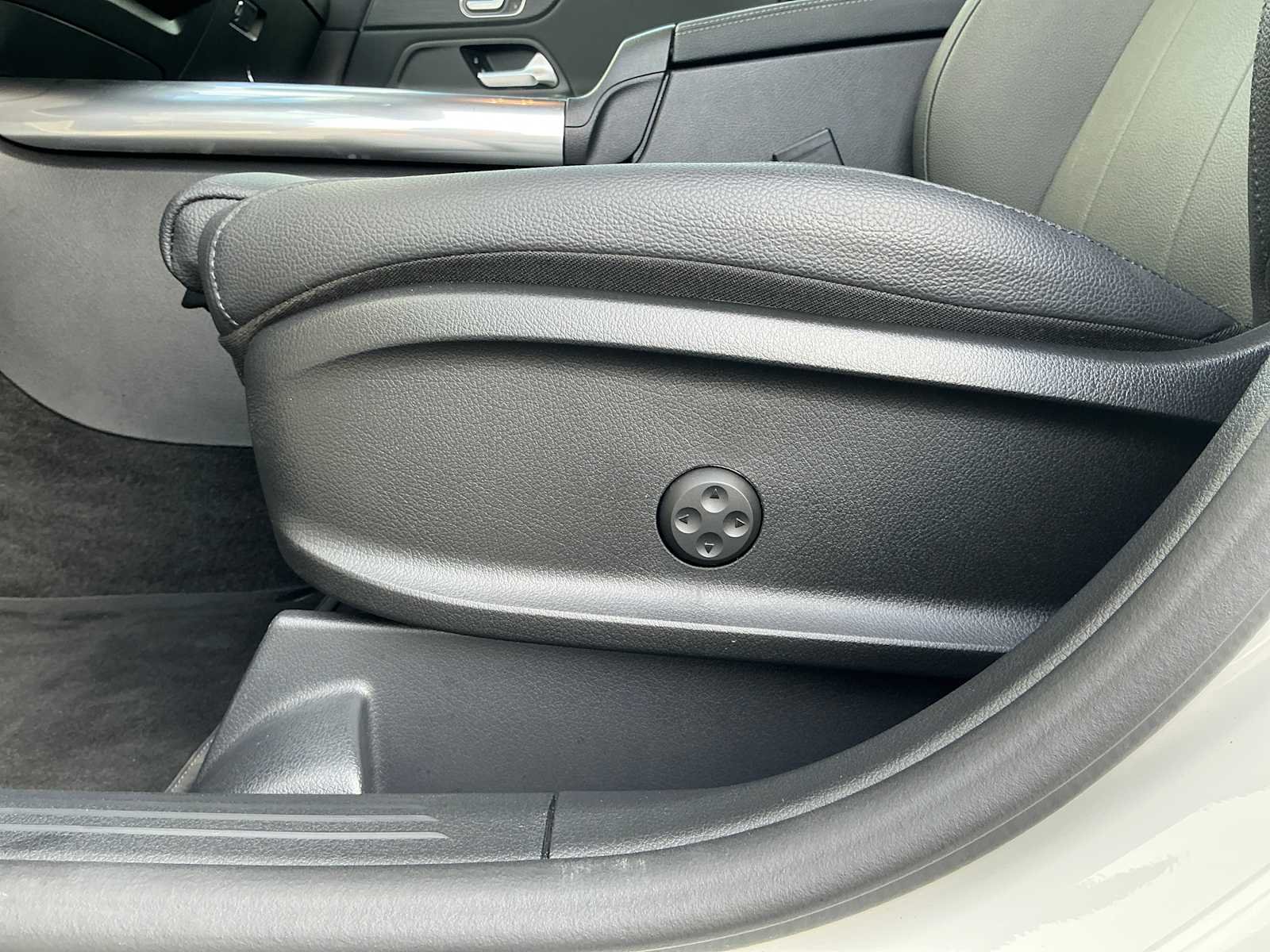 Certified Used 2026 Polar White Mercedes-Benz GLA 250 image 12