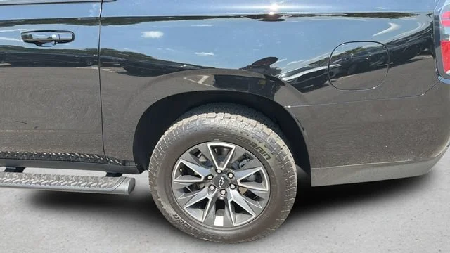 Used 2023 Black Chevrolet Z71 image 34