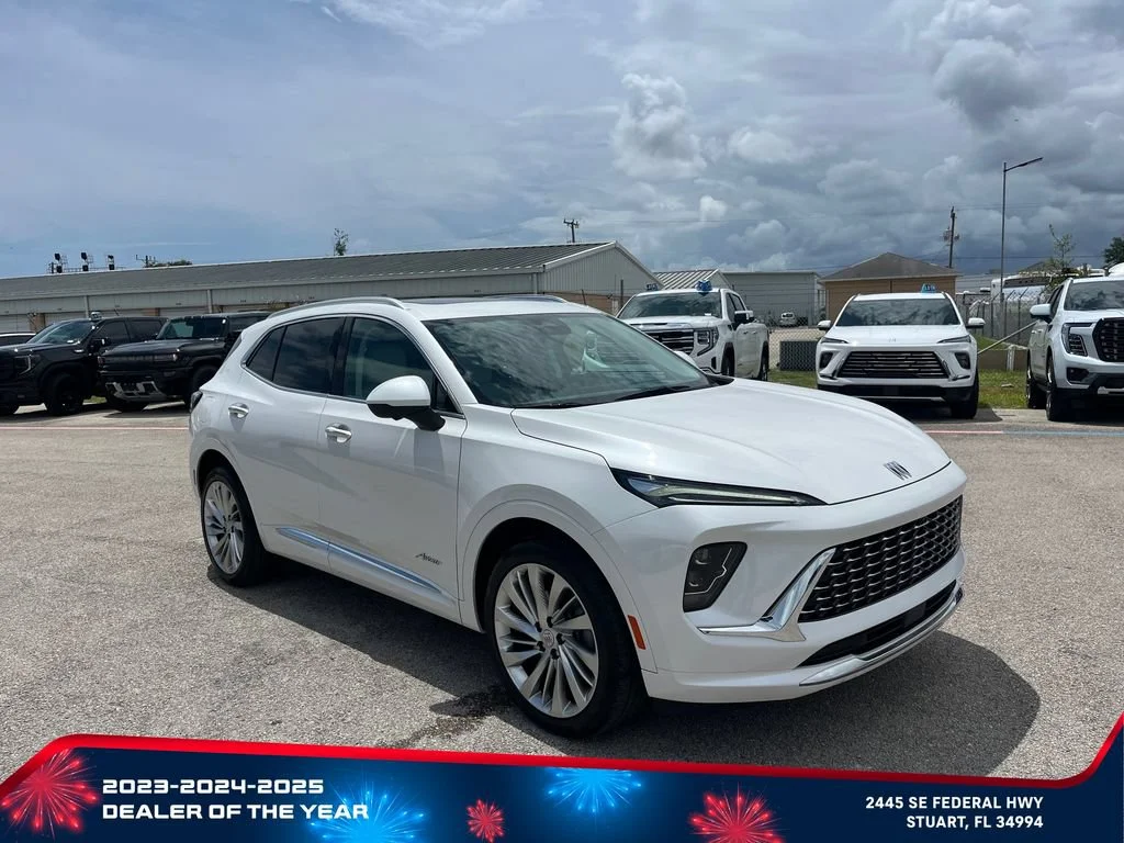Used 2025 White Frost Tricoat Buick Avenir image 2