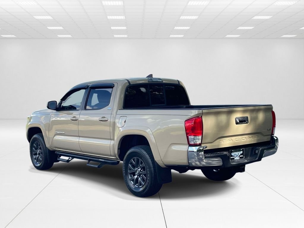 Used 2017  Toyota SR5 image 4