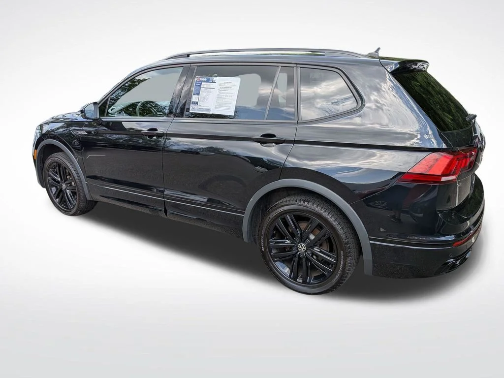 Used 2022  Volkswagen 2.0T SE R-Line Black image 5