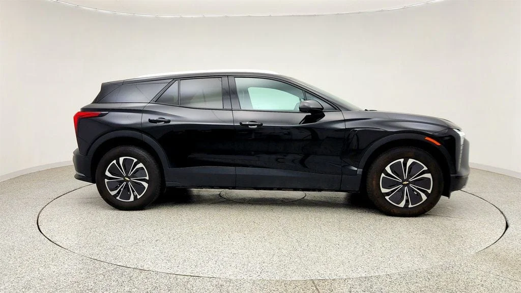 Used 2024 Black Chevrolet eAWD 4dr LT w/ Comfort & Convenience Pkg + Panoramic Sunroof image 4