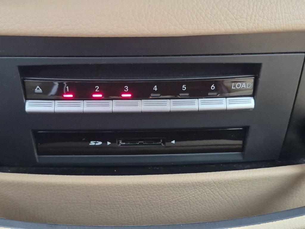 Used 2011 White Mercedes-Benz S 550 image 17