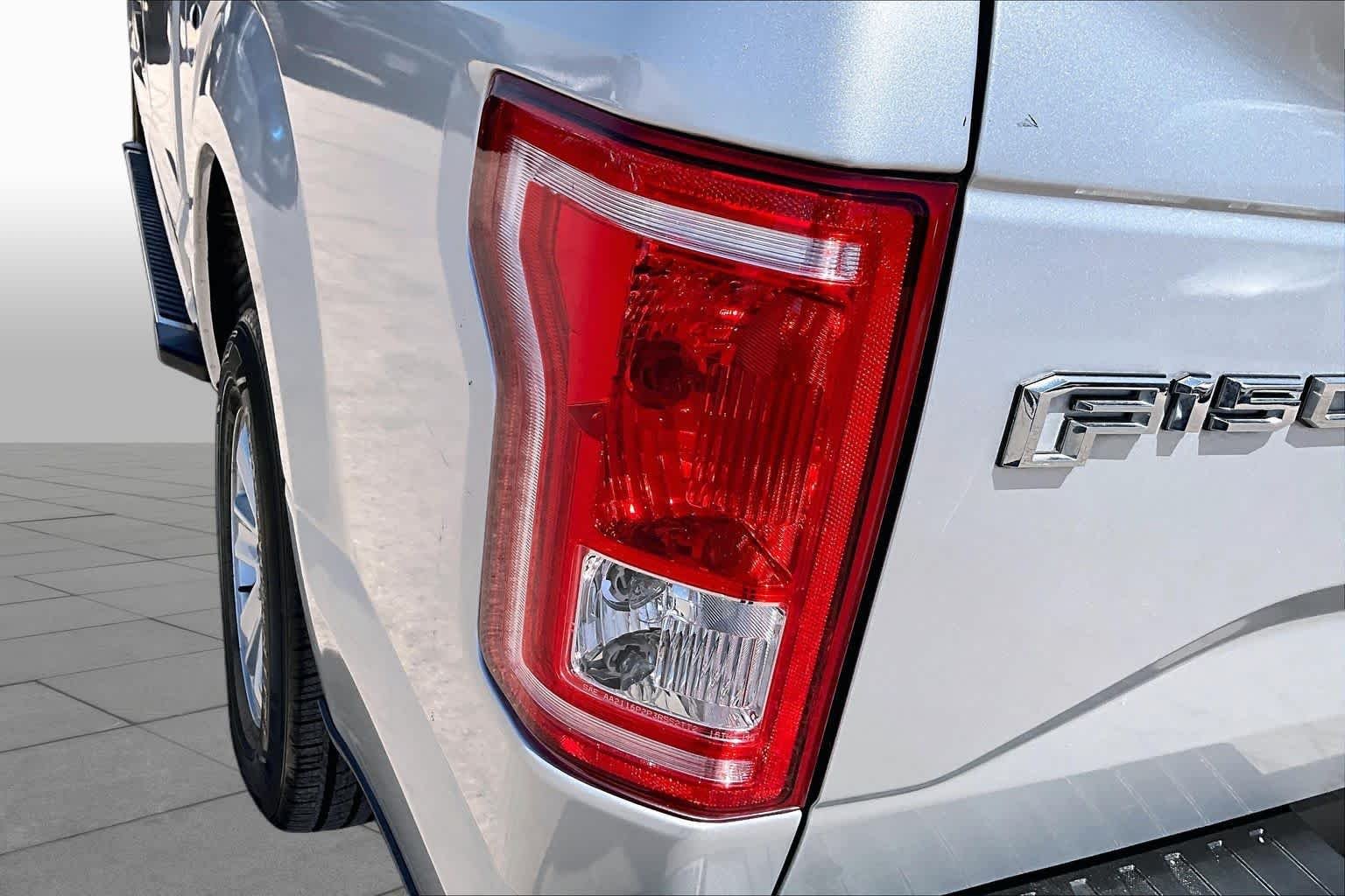 Used 2017 Ingot Silver Ford XLT image 27