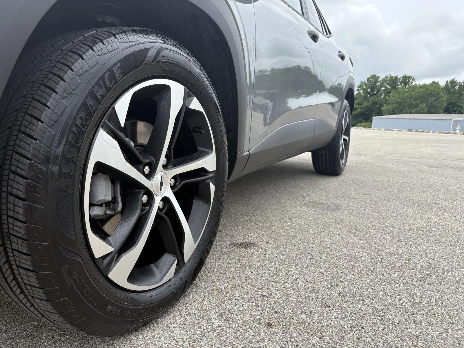 Used 2025 Sterling Gray Metallic Chevrolet 1RS image 17