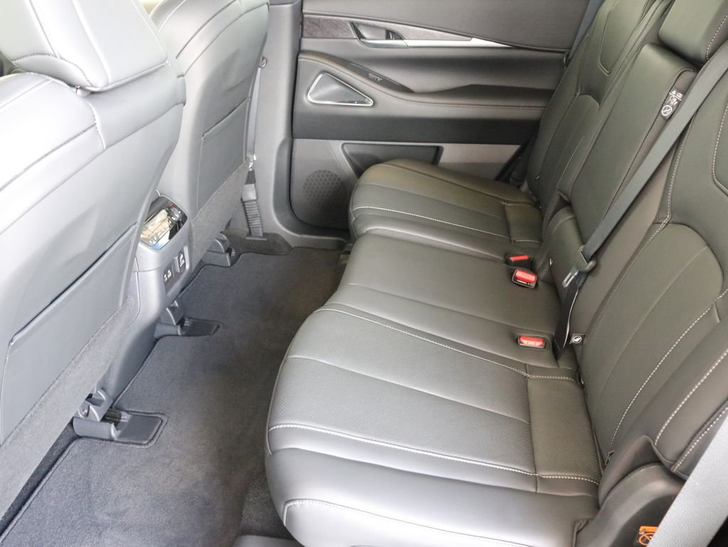 Used 2025 Silver INFINITI Sensory image 31