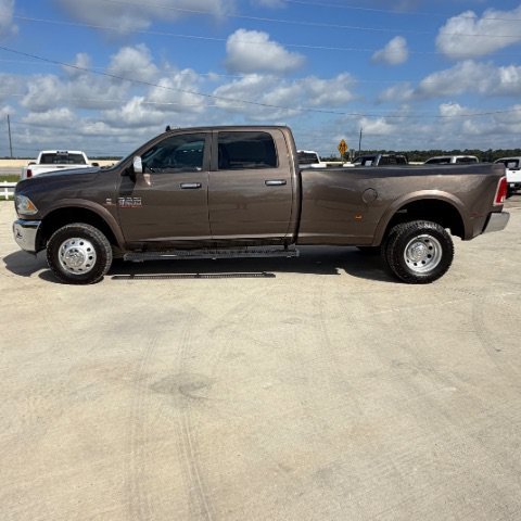 Used 2018 RV Match Walnut Brown Metallic Clearcoat Ram Laramie image 2