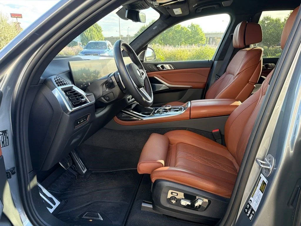 Used 2025 Skyscraper Grey Metallic BMW M60i image 10
