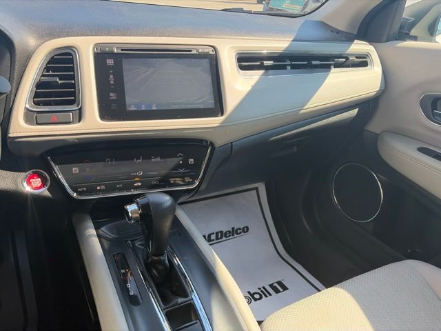 Used 2018 White Honda EX image 27