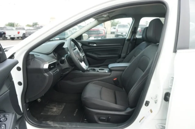 Used 2025 WHITE Nissan SV image 12
