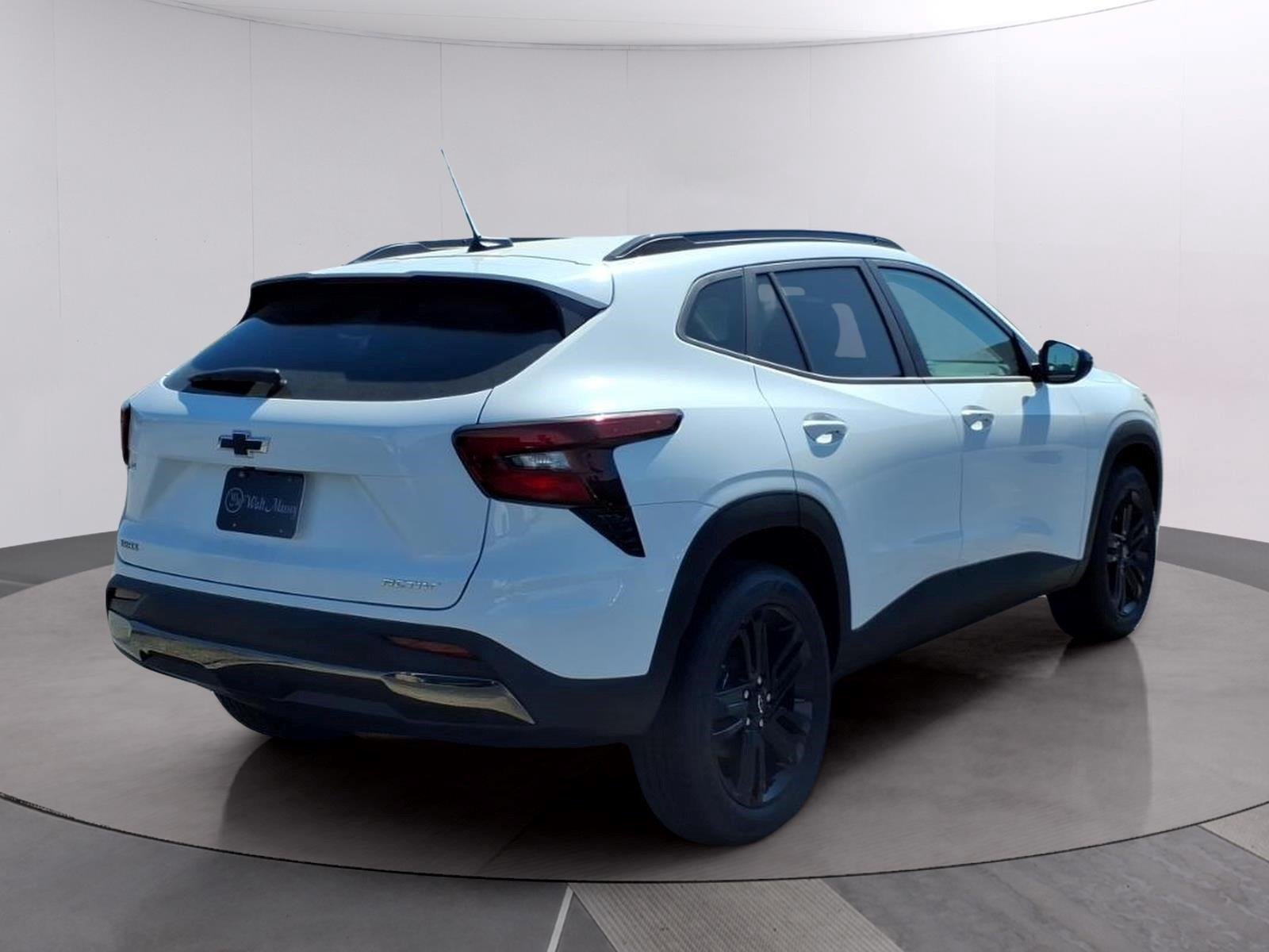 New 2026 Summit White Chevrolet ACTIV image 5
