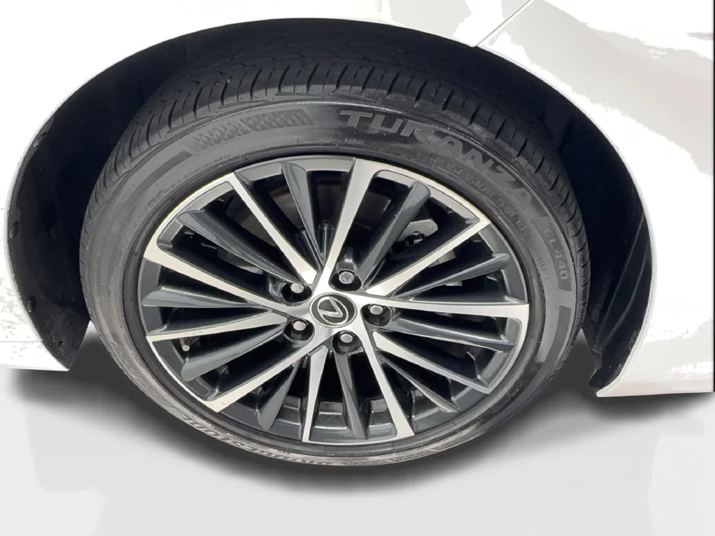 Used 2024 White Lexus 350 image 16