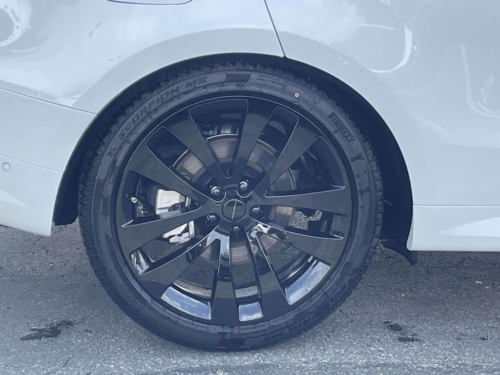 New 2026 Fuji White Land Rover Dynamic SE image 6