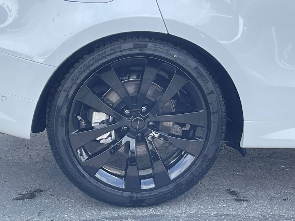 New 2026 Fuji White Land Rover Dynamic SE image 6