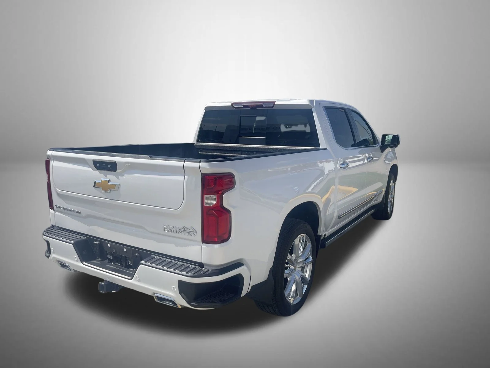 Used 2025 Beige Chevrolet High Country image 3
