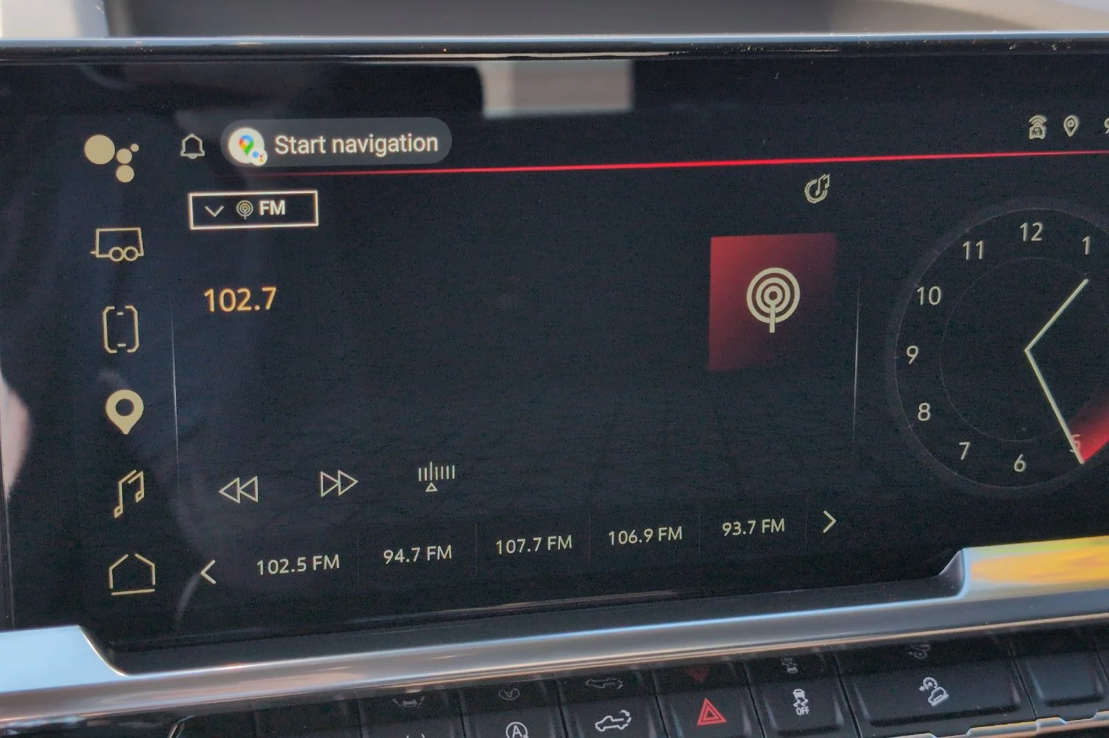 New 2025 Onyx Black GMC Elevation image 17