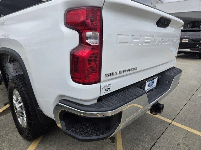 Used 2024 Summit White Chevrolet LT image 24