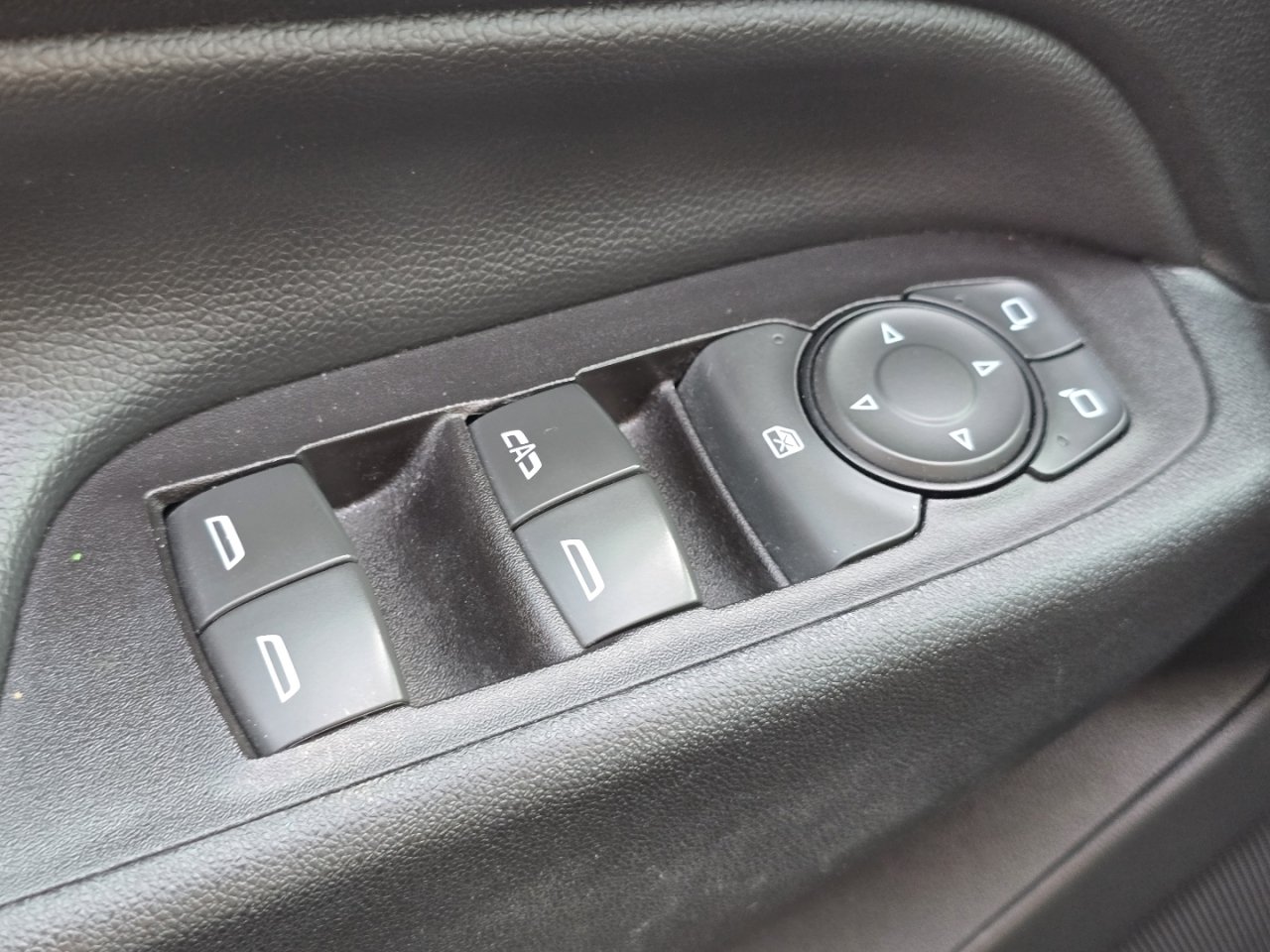 Used 2019 Gray Chevrolet LT image 17