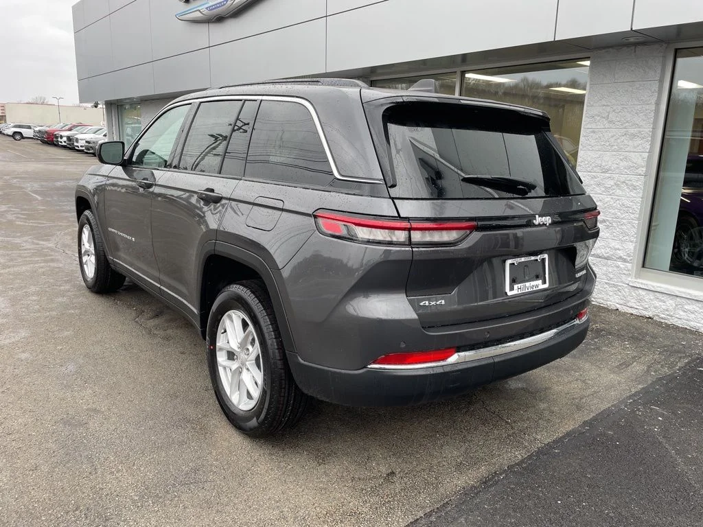 New 2026 Baltic Gray Metallic Clear-Coat Exterior Paint Jeep Laredo X image 3