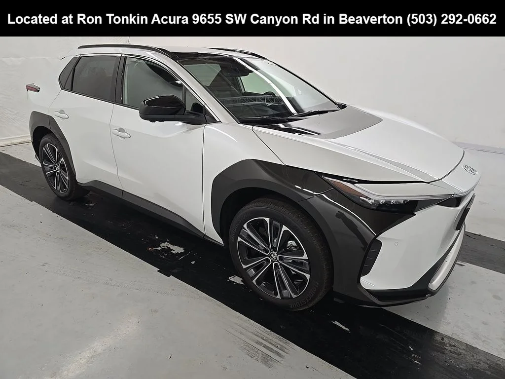 Used 2023 Wind Chill Pearl w/Black Roof Toyota Limited image 1