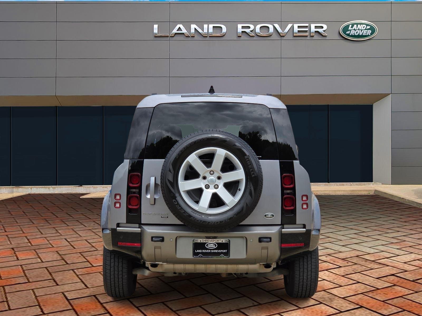 Used 2022 Eiger Grey Metallic Land Rover X-Dynamic SE image 5