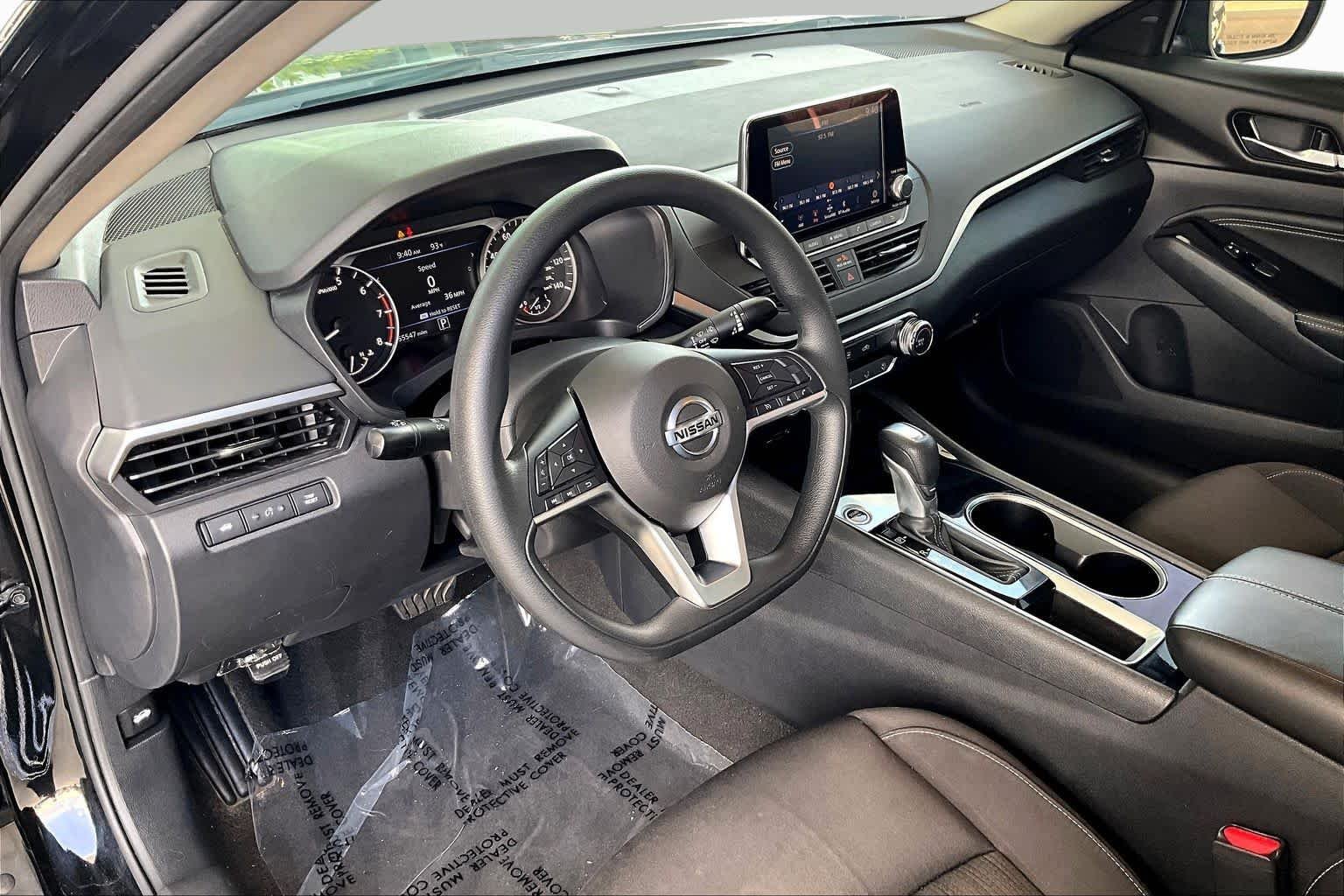 Used 2021 Super Black Nissan 2.5 SV image 16