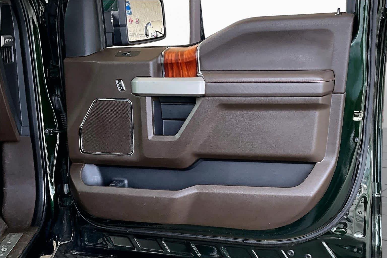 Used 2016 Green Gem Metallic/Caribou Metallic Ford King Ranch image 23