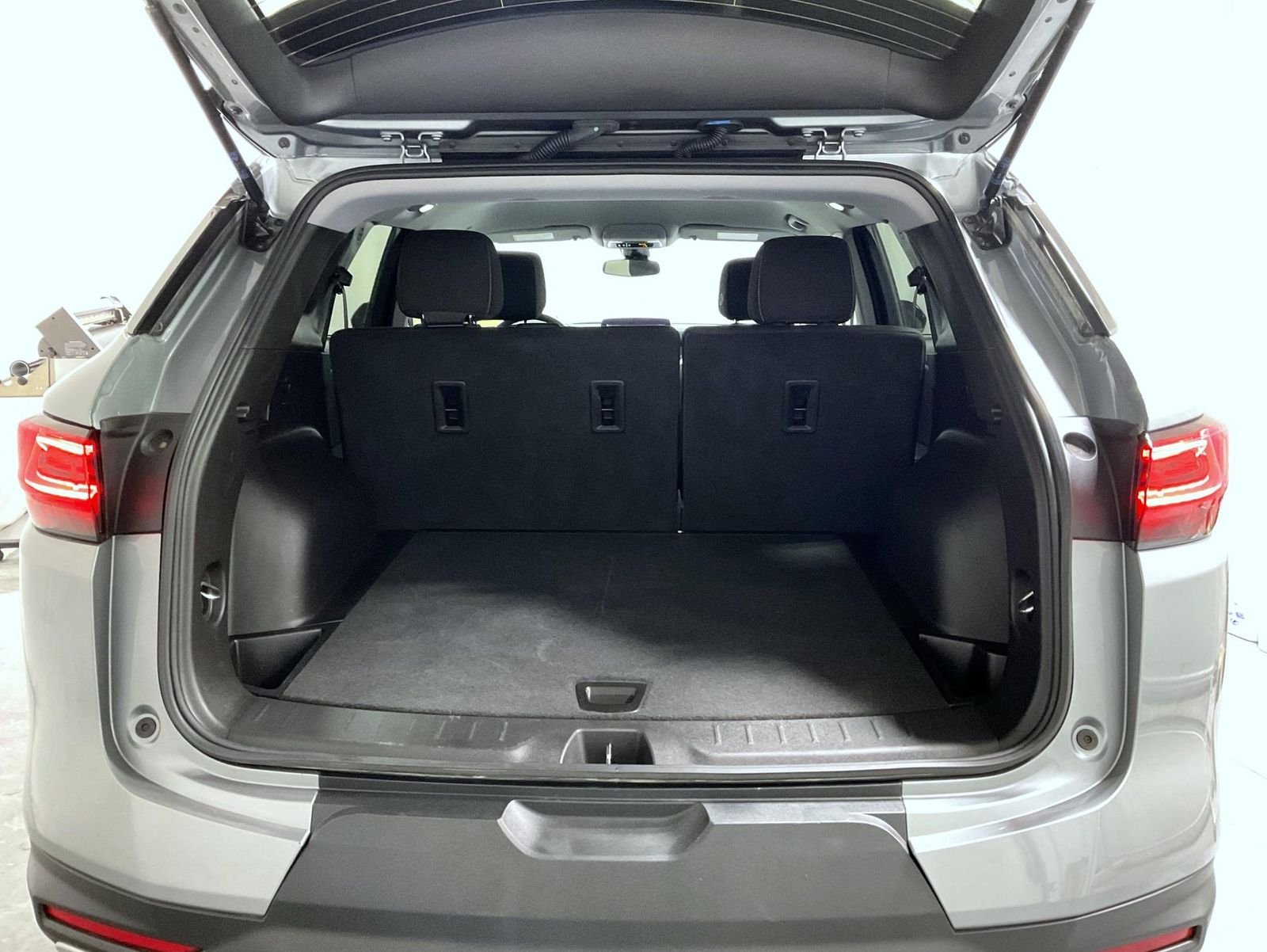 Used 2025 Gray Chevrolet LT image 8