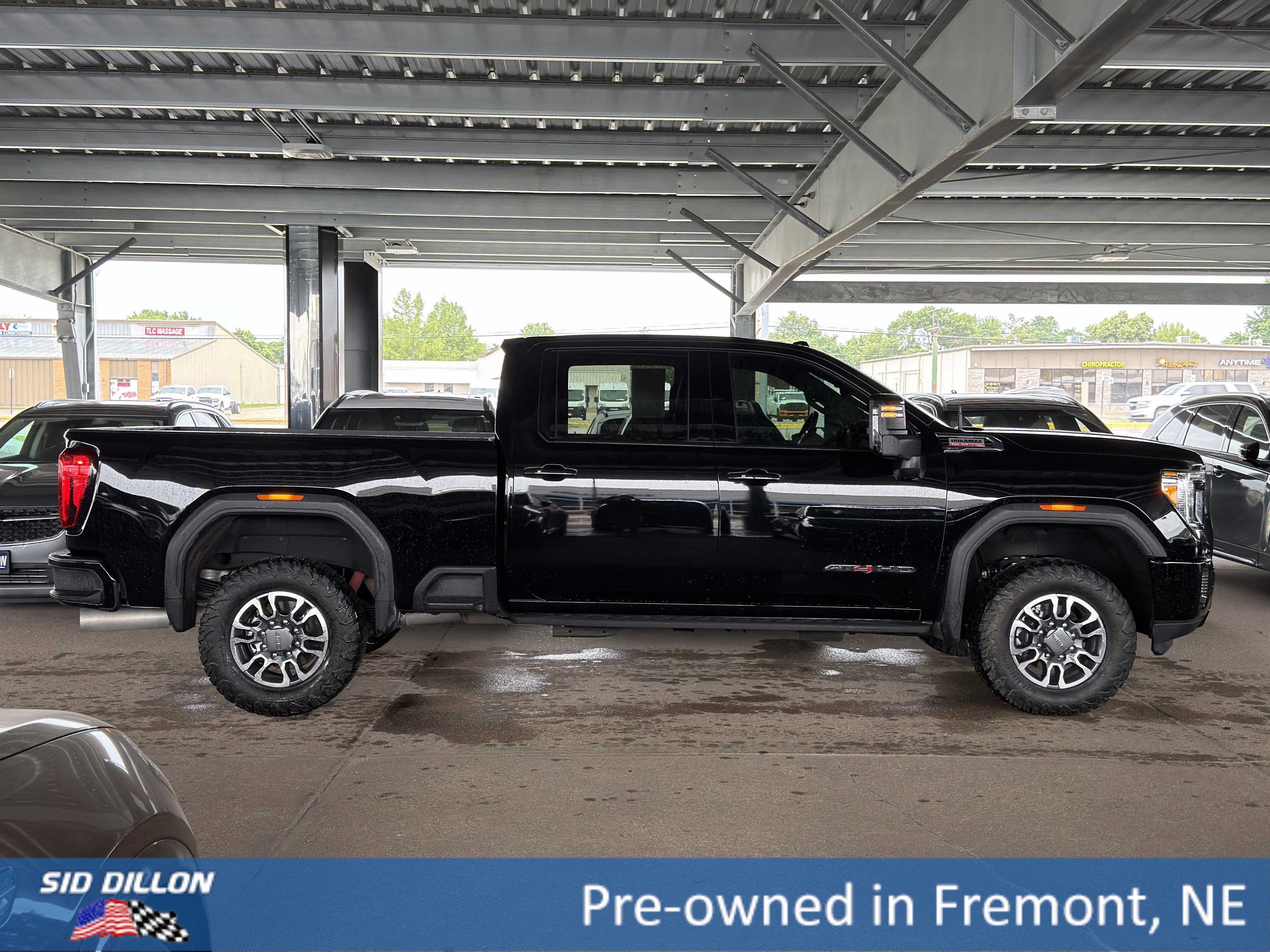Used 2022 Onyx Black GMC AT4 image 3