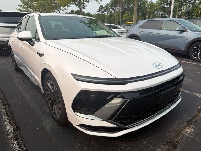 Certified Used 2025 Serenity White Hyundai SEL image 1
