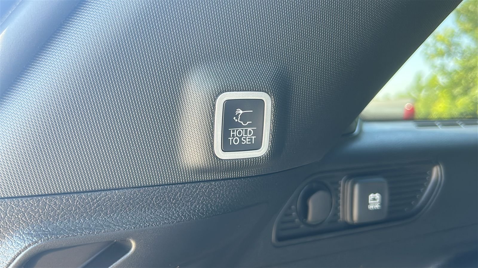 New 2026 Silver Zynith Exterior Paint Jeep Altitude image 18