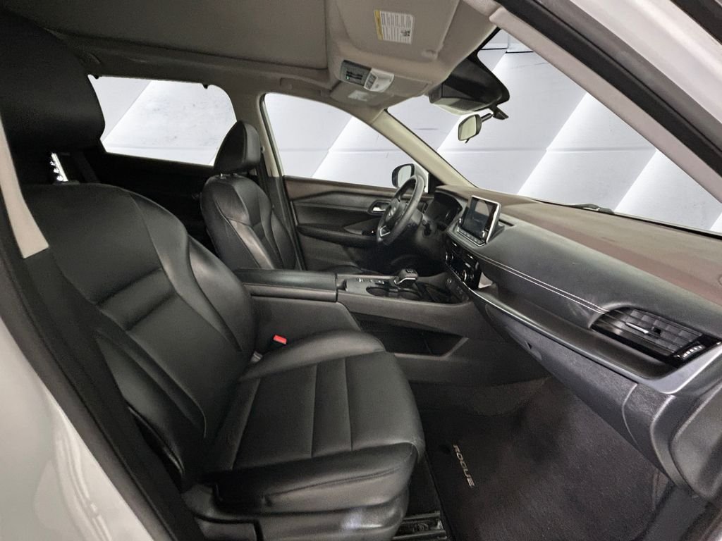 Used 2022 White Nissan SV image 13
