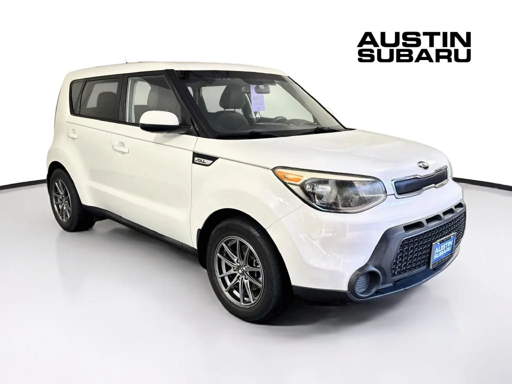 Used 2016 White Kia Base image 1