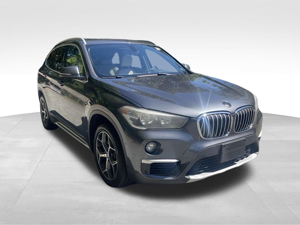 Used 2018  BMW xDrive28i image 6