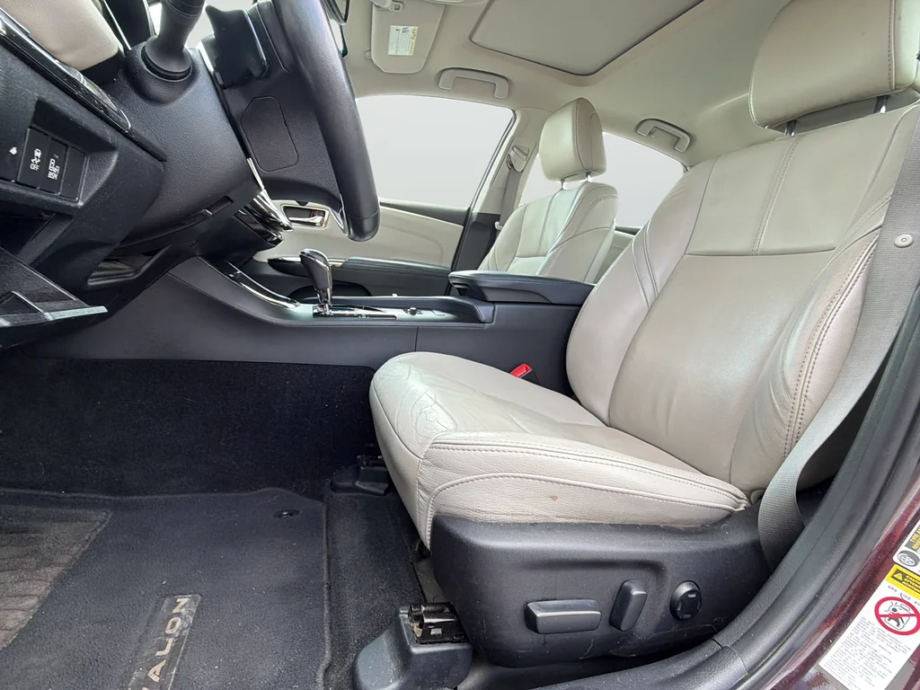Used 2013 Red Toyota XLE Touring image 11
