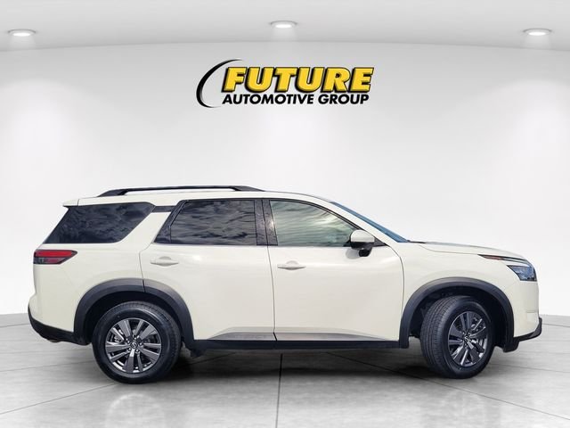 Used 2025 White Nissan SV image 3