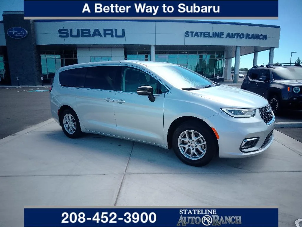 2024 Chrysler Pacifica Touring L's photo