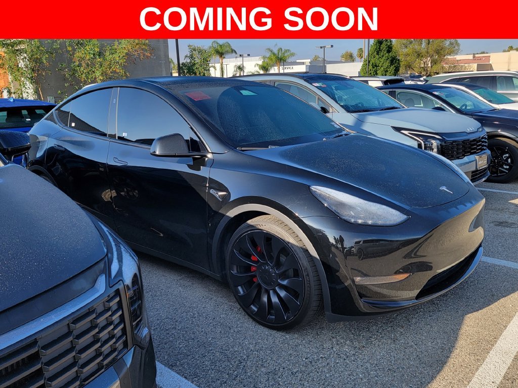 Used 2023  Tesla Performance image 2