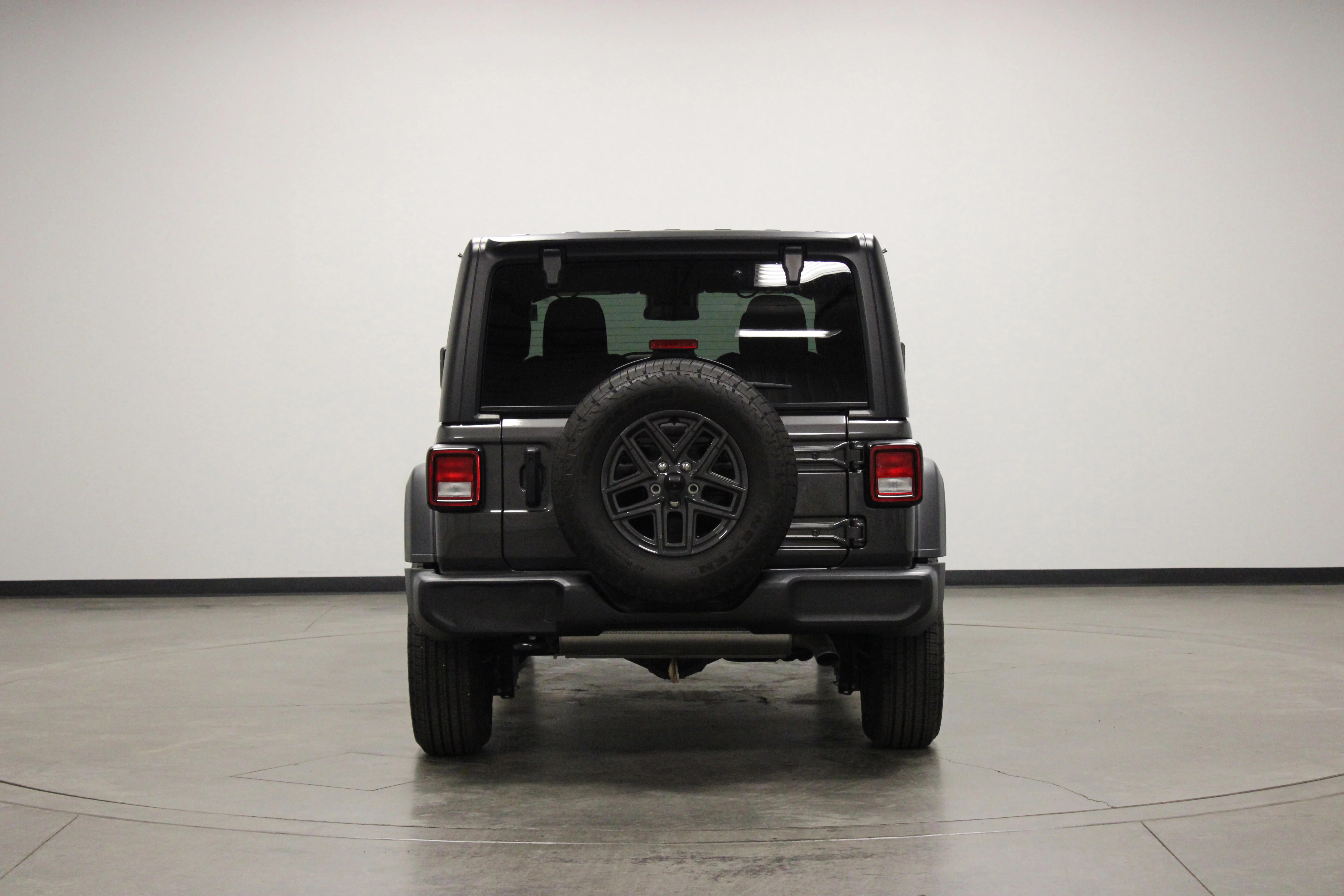 Used 2025 Granite Crystal Metallic Clearcoat Jeep Sport S image 7