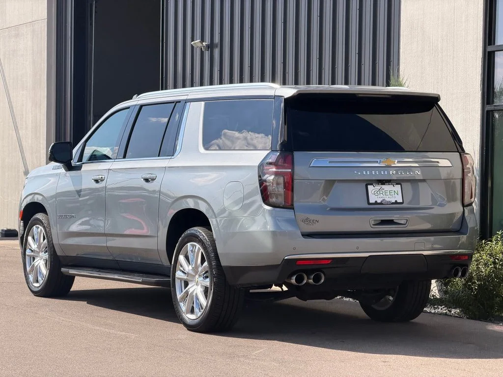 Used 2023 Gray Chevrolet High Country image 3