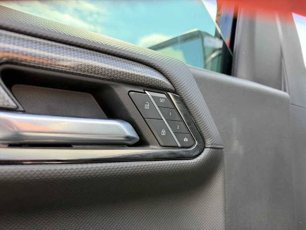 Used 2023 White Chevrolet ZR2 image 19