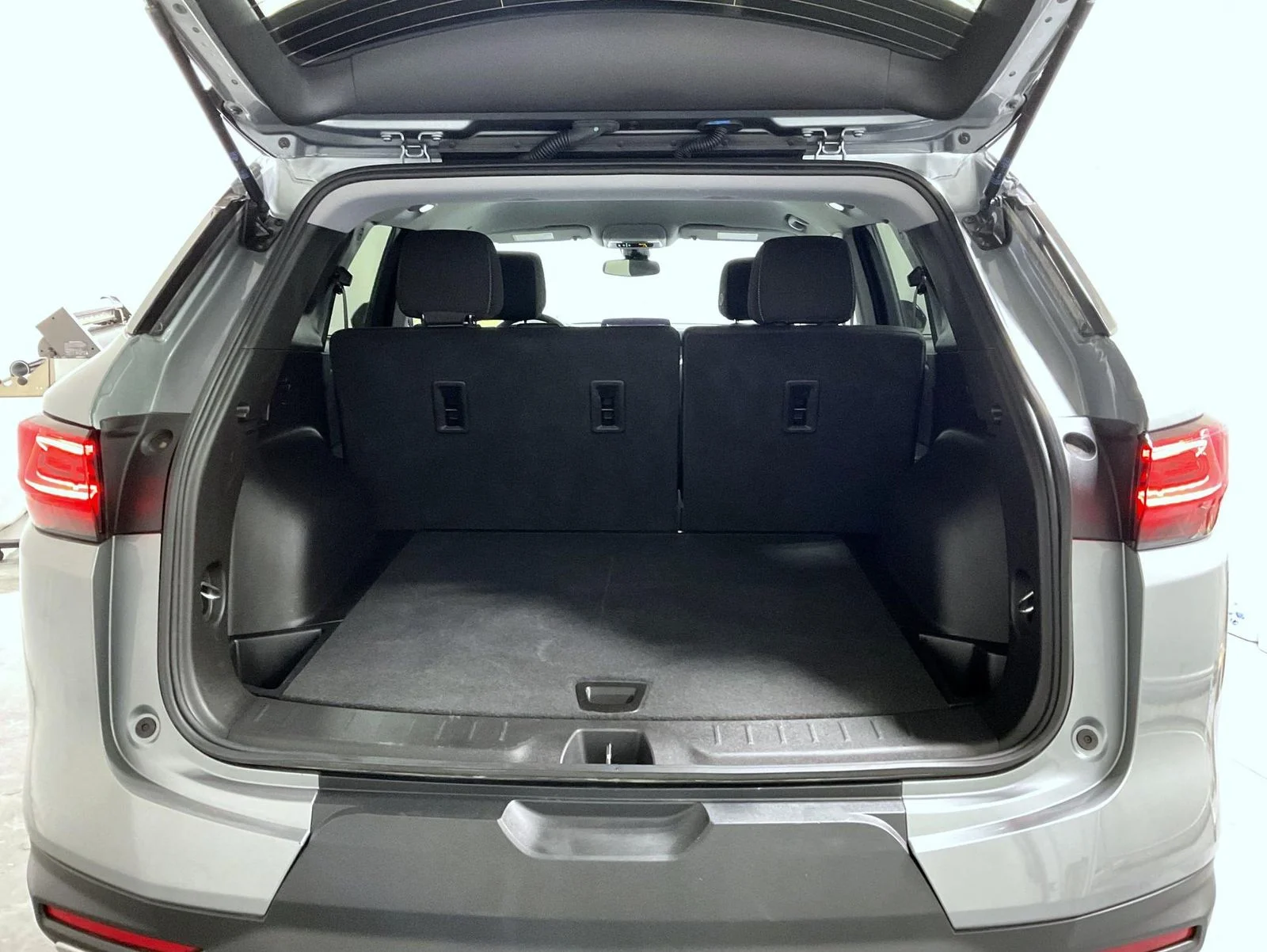 Used 2025 Gray Chevrolet LT image 8