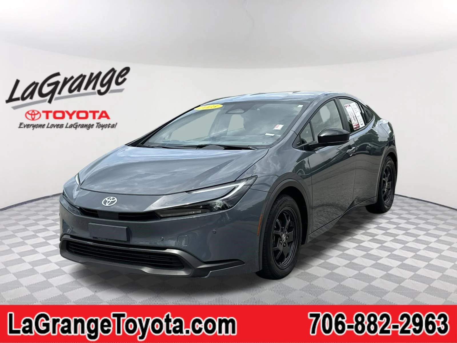 2025 Toyota Prius LE FWD's photo