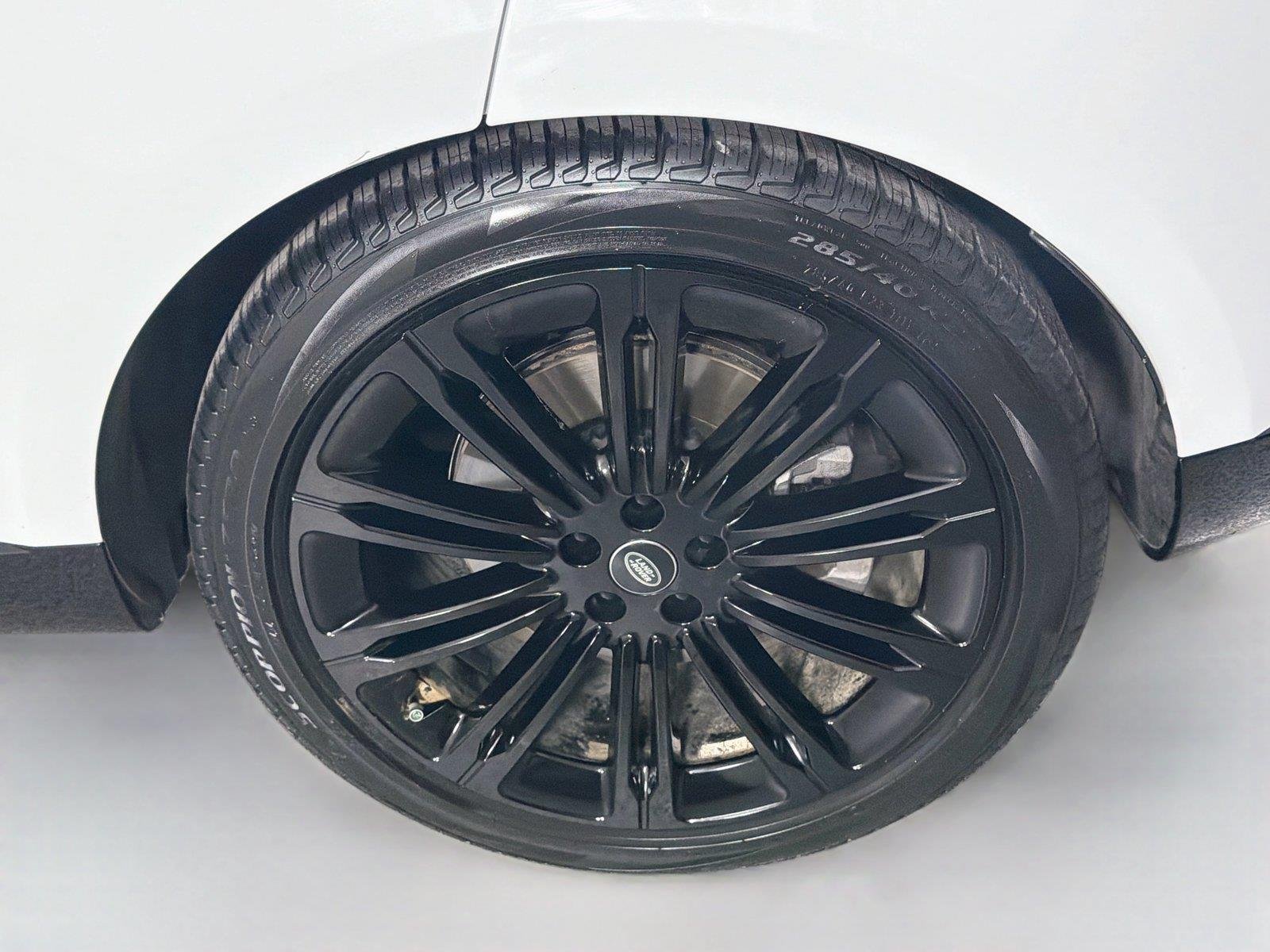Certified Used 2024 Fuji White Land Rover SE image 32