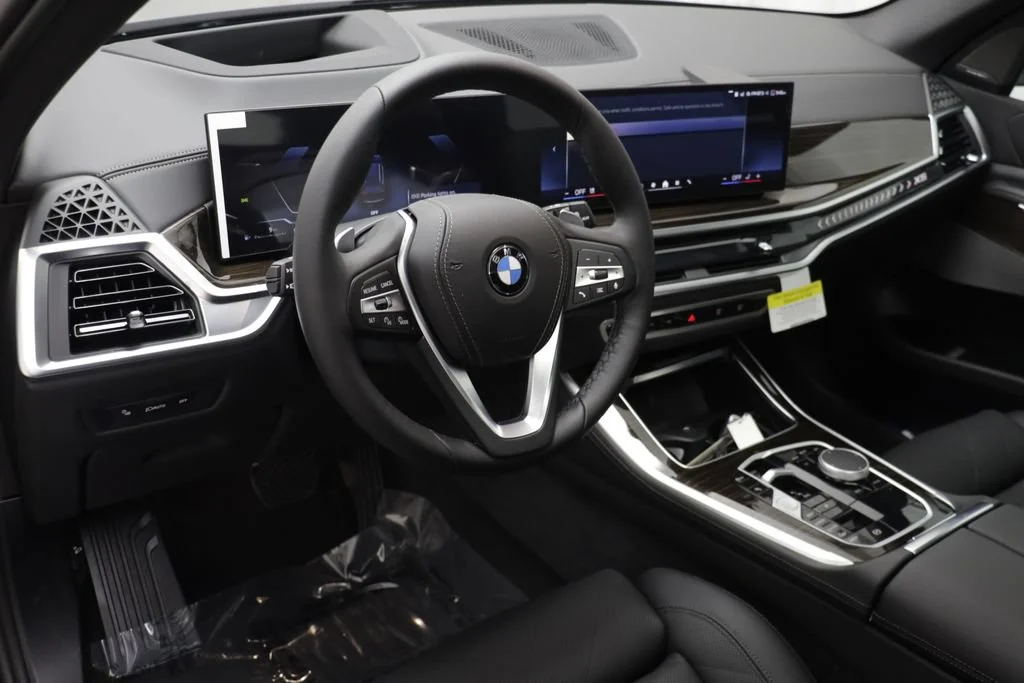 New 2026 BLACK SAPPHIRE BMW xDrive40i image 7